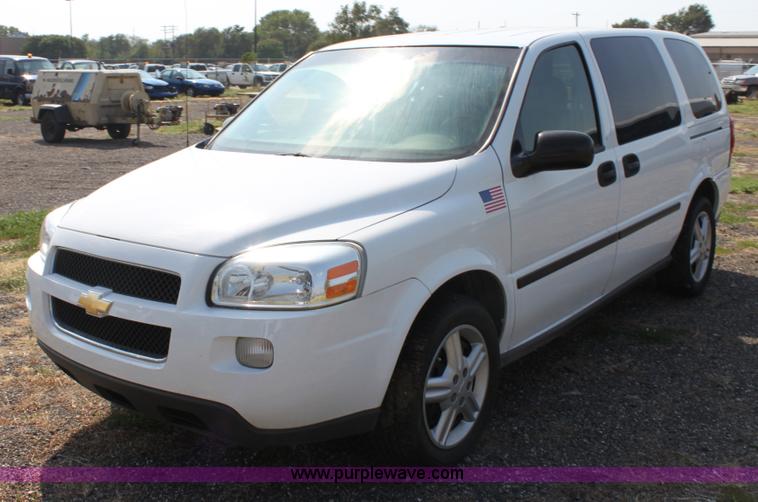 image for item A2778 2005 Chevrolet Uplander mini van