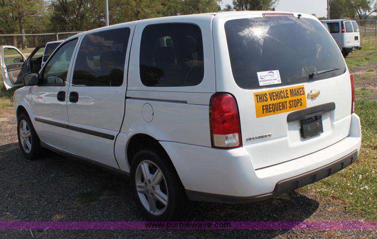 image for item A2778 2005 Chevrolet Uplander mini van