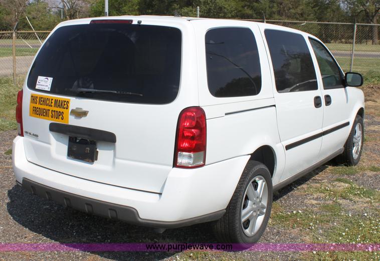 image for item A2778 2005 Chevrolet Uplander mini van