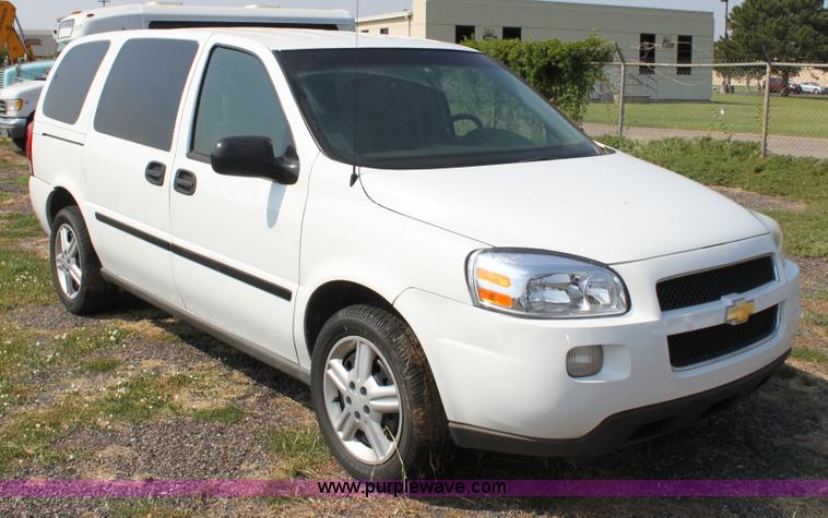 image for item A2778 2005 Chevrolet Uplander mini van