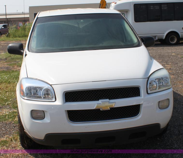 image for item A2778 2005 Chevrolet Uplander mini van