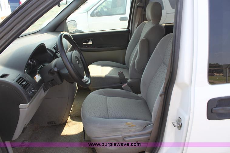 image for item A2778 2005 Chevrolet Uplander mini van