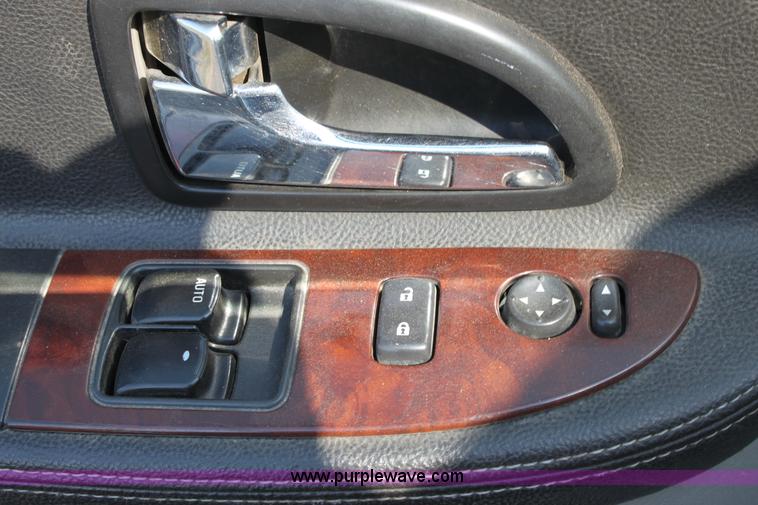 image for item A2778 2005 Chevrolet Uplander mini van