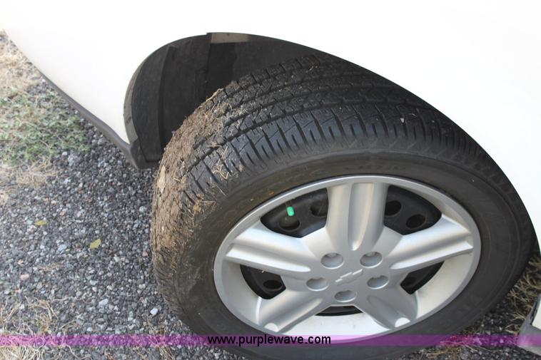 image for item A2778 2005 Chevrolet Uplander mini van