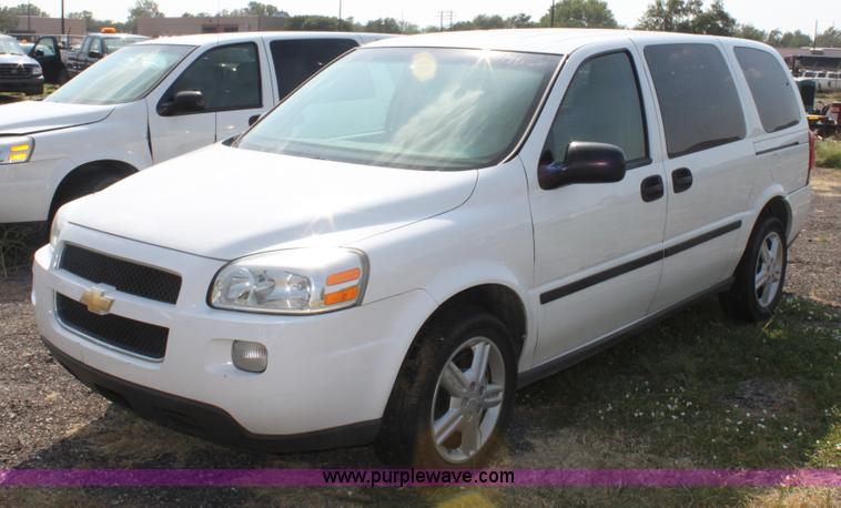 image for item A2779 2005 Chevrolet Uplander mini van