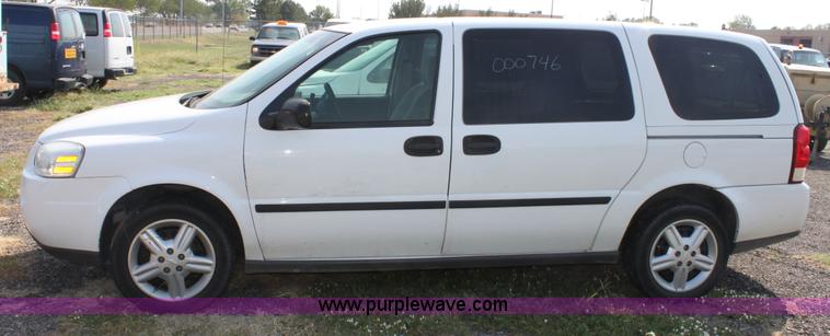 image for item A2779 2005 Chevrolet Uplander mini van