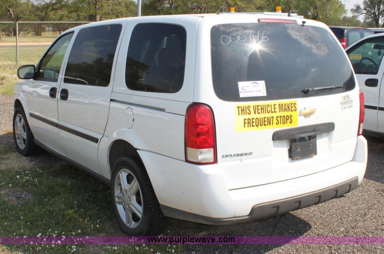 image for item A2779 2005 Chevrolet Uplander mini van