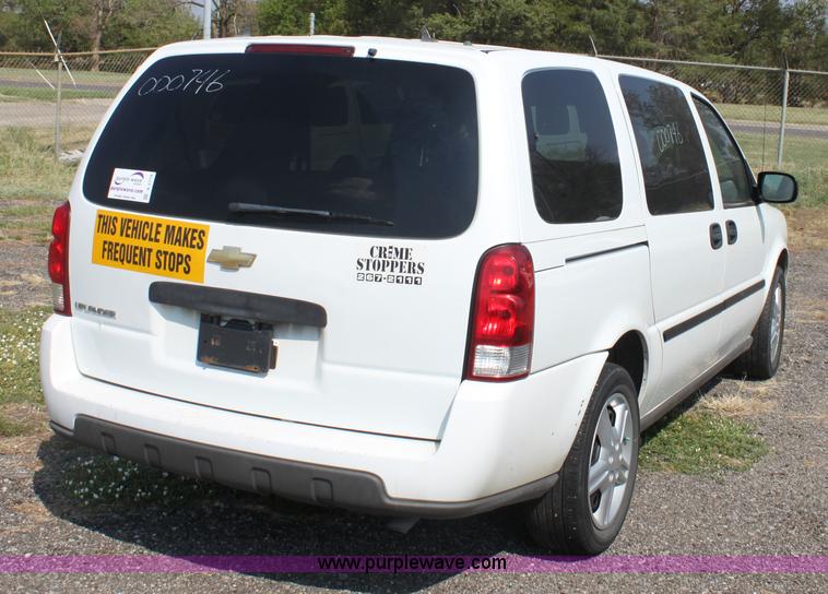 image for item A2779 2005 Chevrolet Uplander mini van
