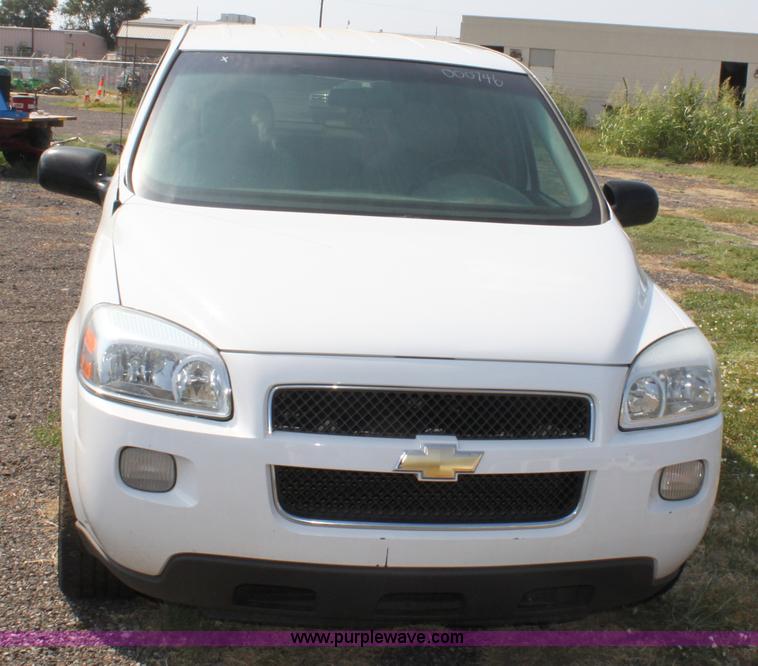 image for item A2779 2005 Chevrolet Uplander mini van