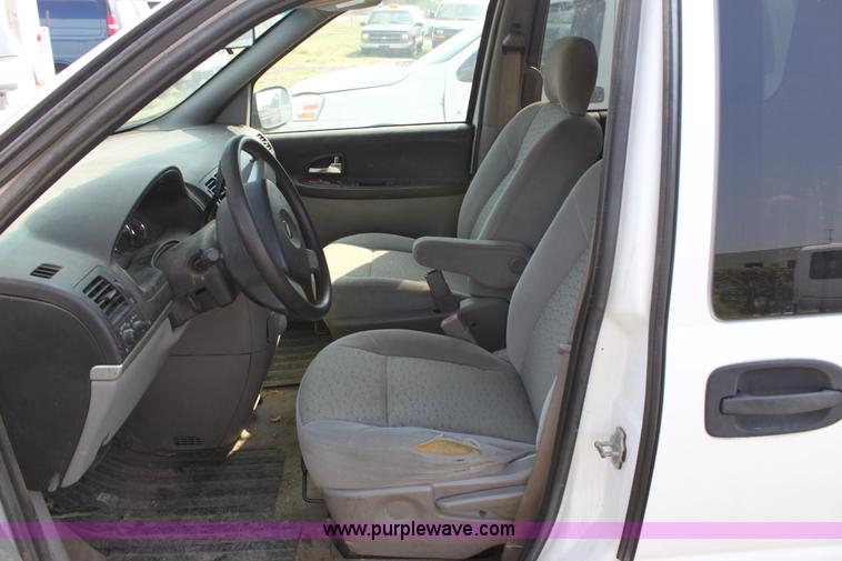 image for item A2779 2005 Chevrolet Uplander mini van