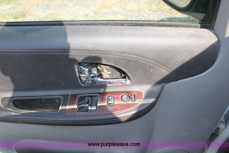 image for item A2779 2005 Chevrolet Uplander mini van