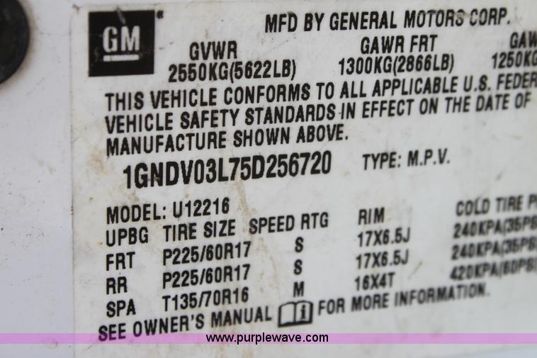 image for item A2779 2005 Chevrolet Uplander mini van