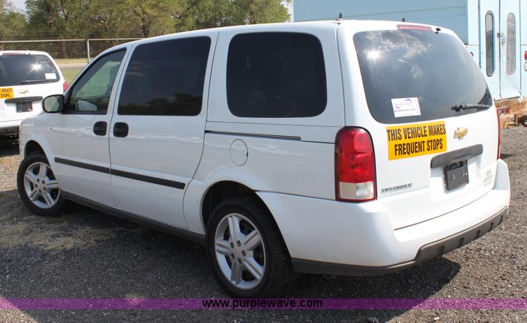 image for item A2780 2005 Chevrolet Uplander mini van