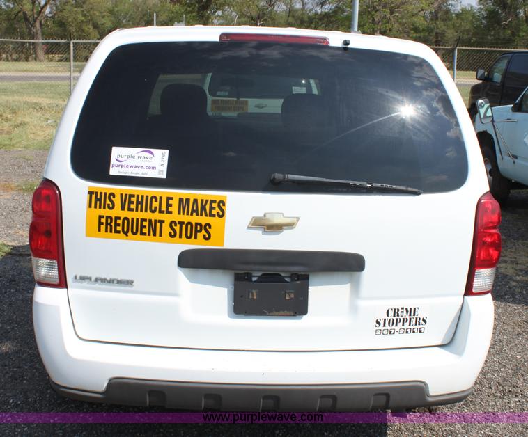 image for item A2780 2005 Chevrolet Uplander mini van