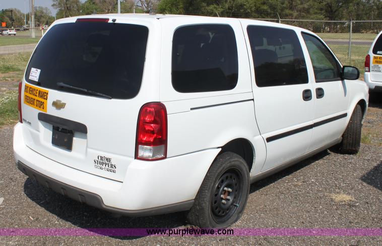 image for item A2780 2005 Chevrolet Uplander mini van