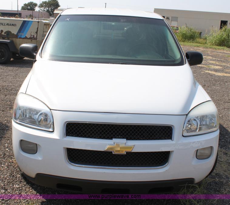image for item A2780 2005 Chevrolet Uplander mini van