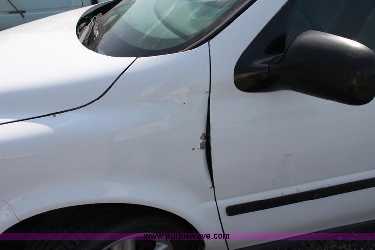 image for item A2780 2005 Chevrolet Uplander mini van