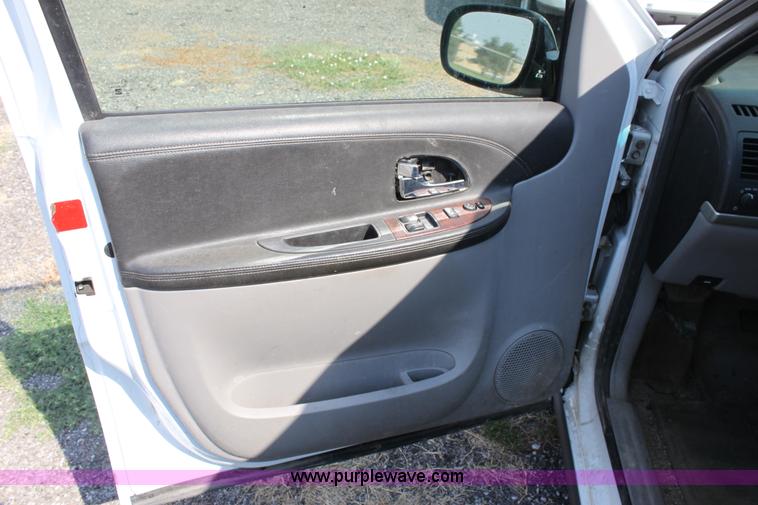 image for item A2780 2005 Chevrolet Uplander mini van