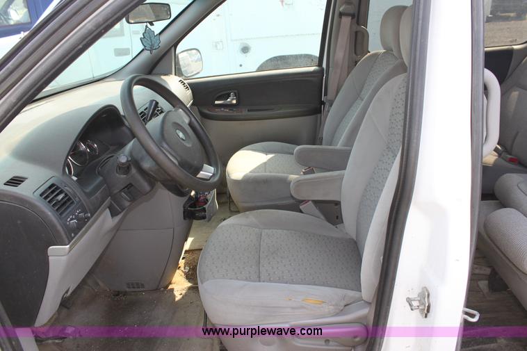 image for item A2780 2005 Chevrolet Uplander mini van