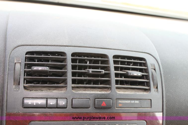 image for item A2780 2005 Chevrolet Uplander mini van