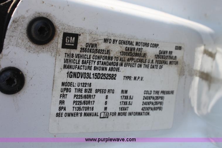 image for item A2780 2005 Chevrolet Uplander mini van