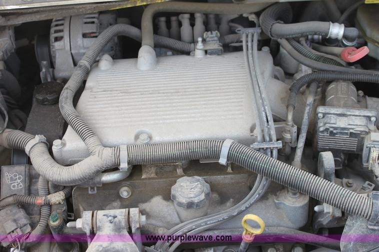 image for item A2780 2005 Chevrolet Uplander mini van