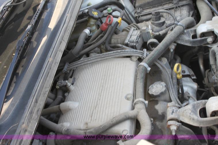 image for item A2780 2005 Chevrolet Uplander mini van