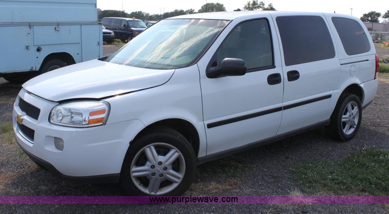 image for item A2781 2005 Chevrolet Uplander mini van