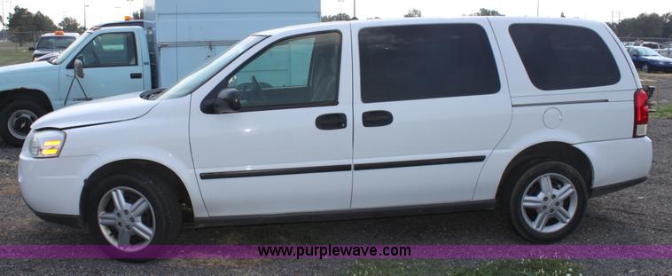 image for item A2781 2005 Chevrolet Uplander mini van