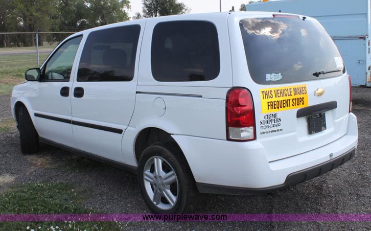 image for item A2781 2005 Chevrolet Uplander mini van
