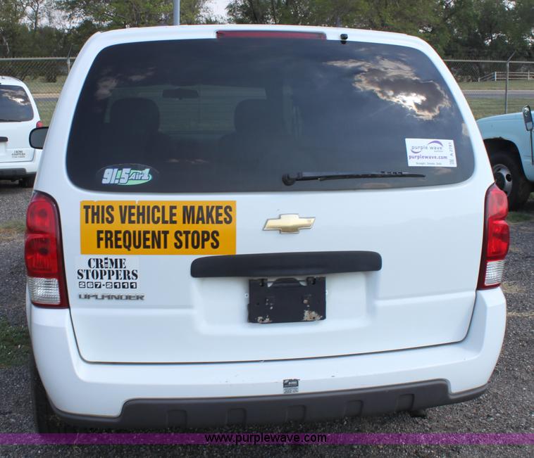 image for item A2781 2005 Chevrolet Uplander mini van