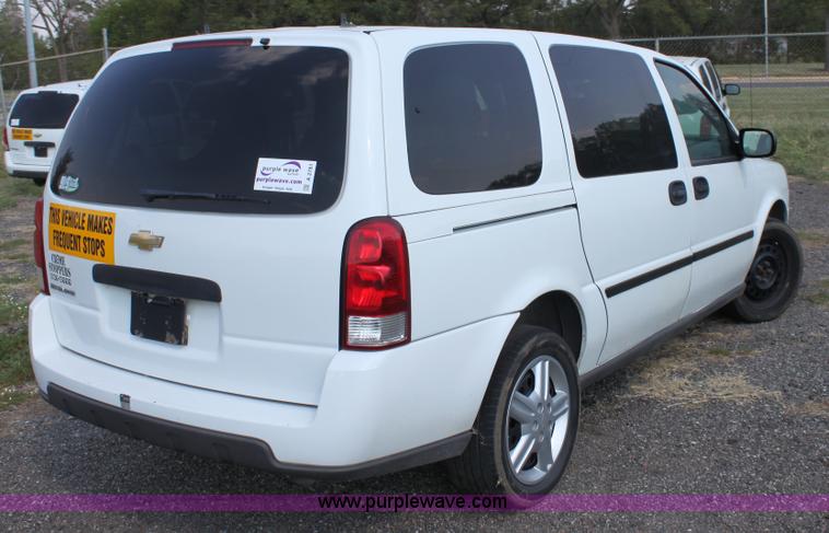 image for item A2781 2005 Chevrolet Uplander mini van