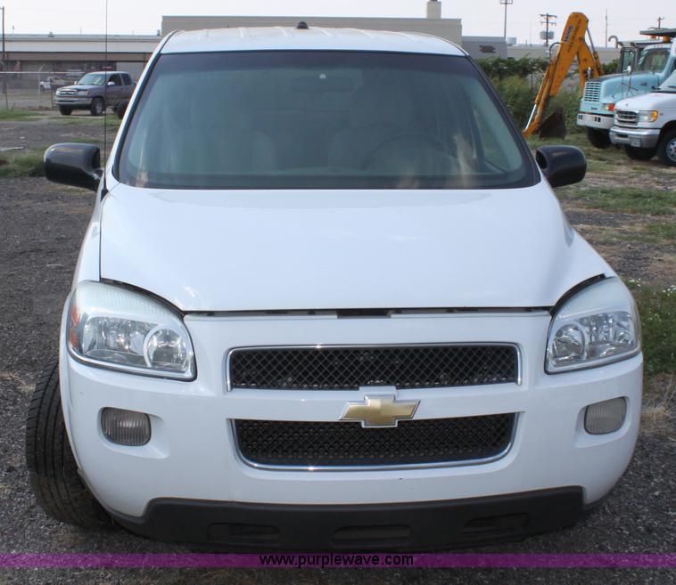 image for item A2781 2005 Chevrolet Uplander mini van
