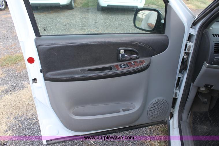 image for item A2781 2005 Chevrolet Uplander mini van