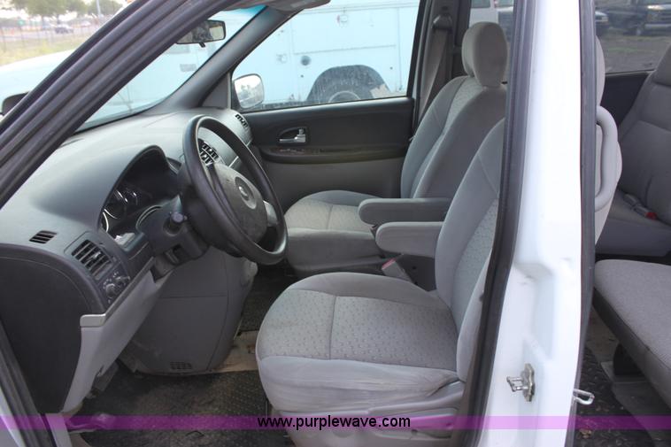 image for item A2781 2005 Chevrolet Uplander mini van
