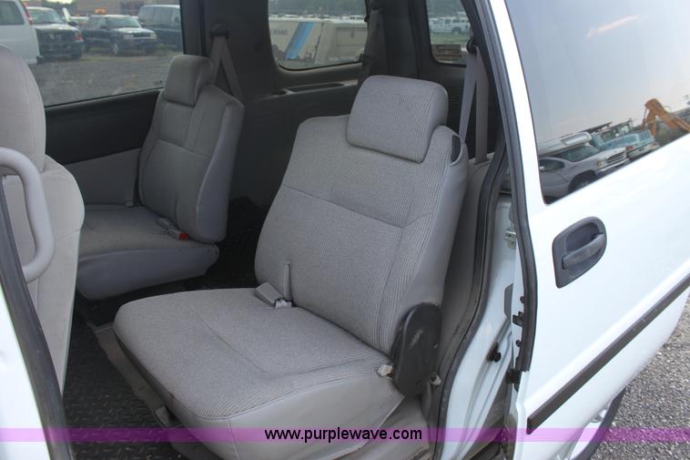 image for item A2781 2005 Chevrolet Uplander mini van