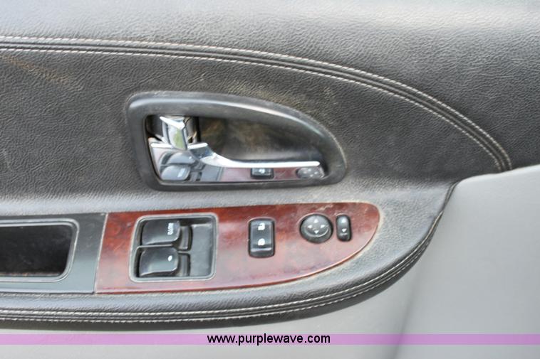 image for item A2781 2005 Chevrolet Uplander mini van