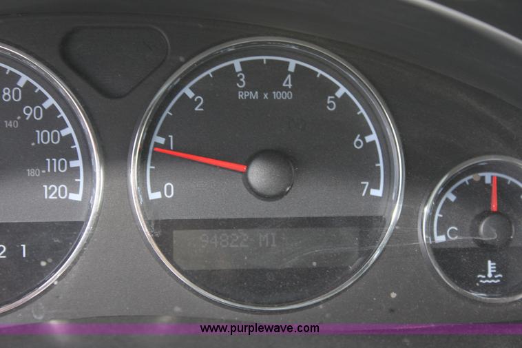 image for item A2781 2005 Chevrolet Uplander mini van