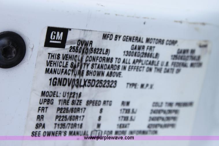 image for item A2781 2005 Chevrolet Uplander mini van