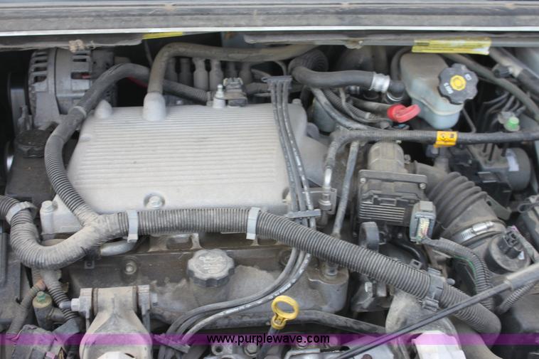 image for item A2781 2005 Chevrolet Uplander mini van