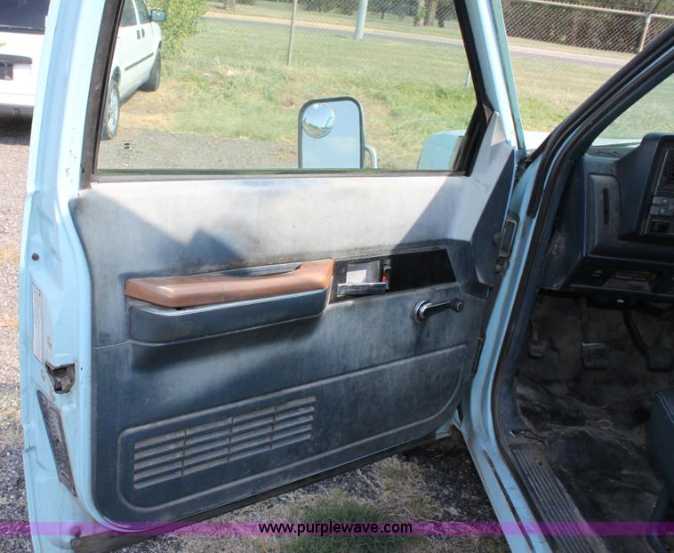 image for item A2782 1993 Chevrolet Cheyenne 3500 pickup truck