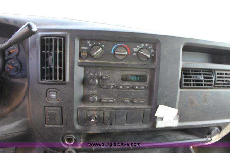 image for item A2785 2004 Chevrolet Express G1500 cargo van