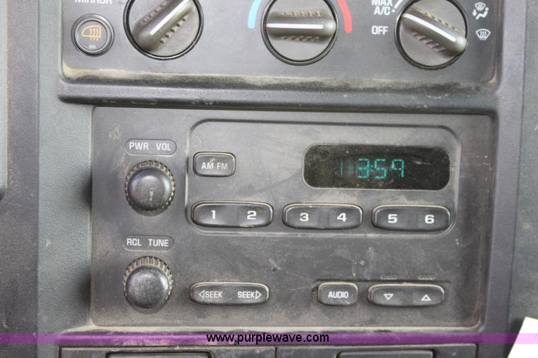 image for item A2785 2004 Chevrolet Express G1500 cargo van