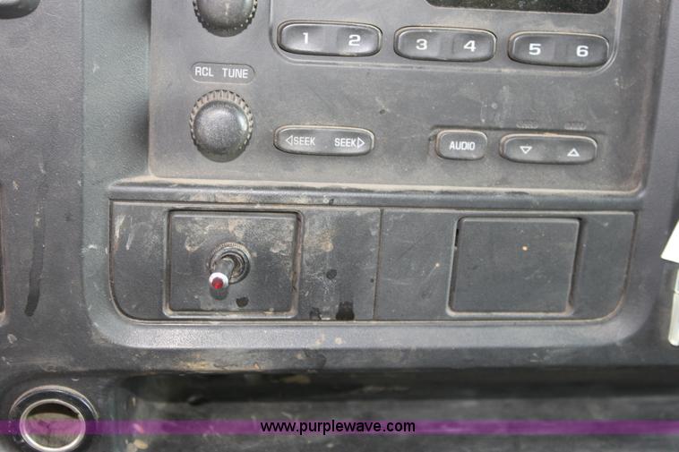 image for item A2785 2004 Chevrolet Express G1500 cargo van