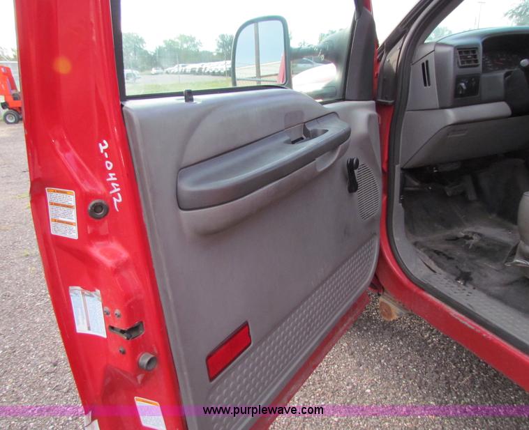 image for item A2794 2002 Ford F550 Super Duty crew cab pickup truck