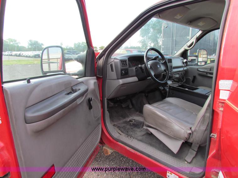 image for item A2794 2002 Ford F550 Super Duty crew cab pickup truck