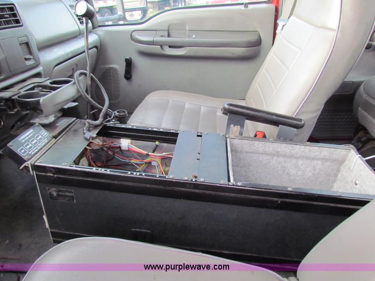 image for item A2794 2002 Ford F550 Super Duty crew cab pickup truck