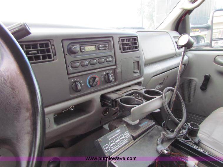 image for item A2794 2002 Ford F550 Super Duty crew cab pickup truck