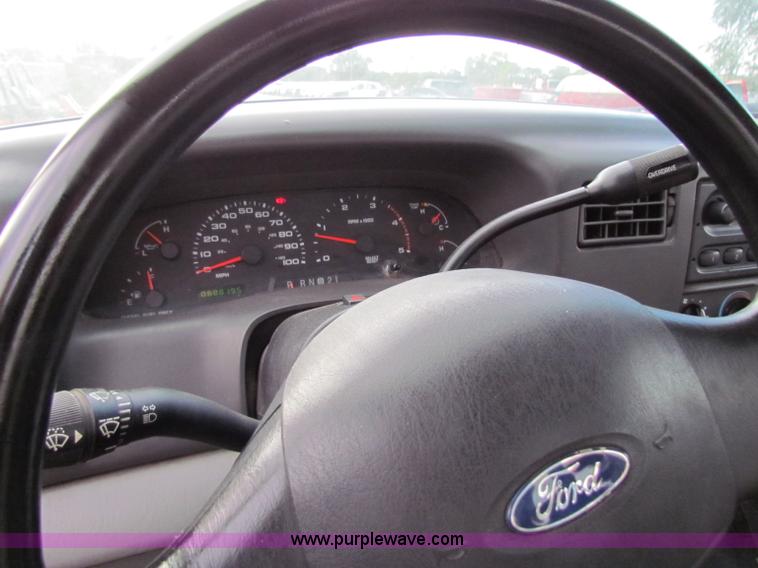 image for item A2794 2002 Ford F550 Super Duty crew cab pickup truck