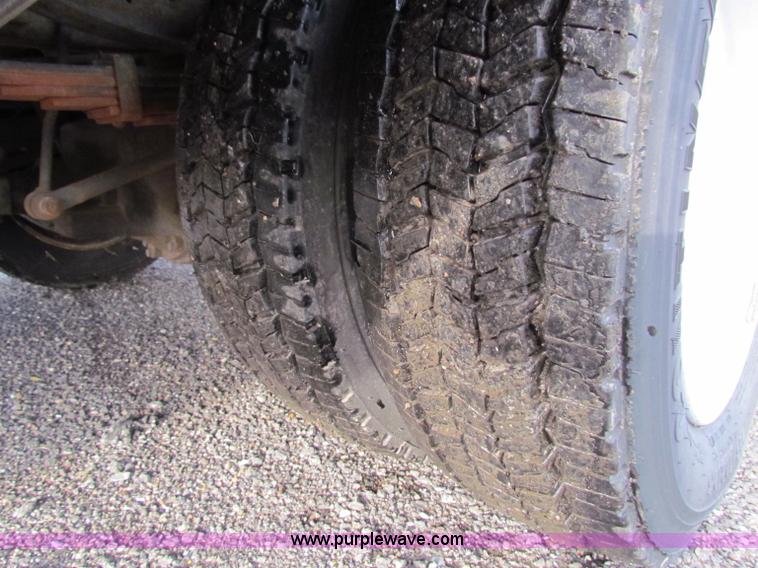 image for item A2794 2002 Ford F550 Super Duty crew cab pickup truck